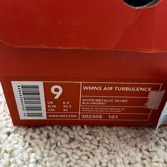 Nike Air turbulence sneakers shoes running max white metallic silver 9 40.5 - Picture 9 of 9